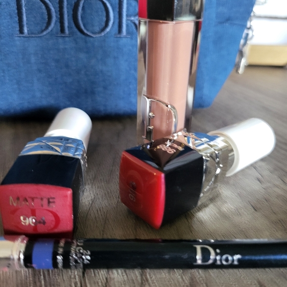 Dior makeup bag with makeup - Picture 3 of 7
